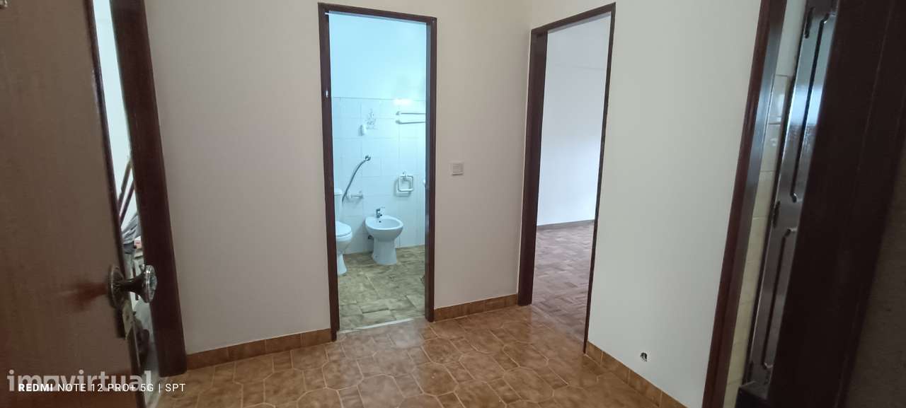 Apartamento T2+1 RC Renovado em Sobralinho - Grande imagem: 2/14