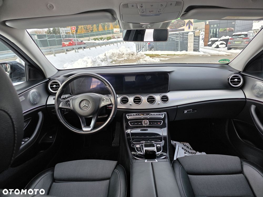 Mercedes-Benz Klasa E 200 9G-TRONIC - 32