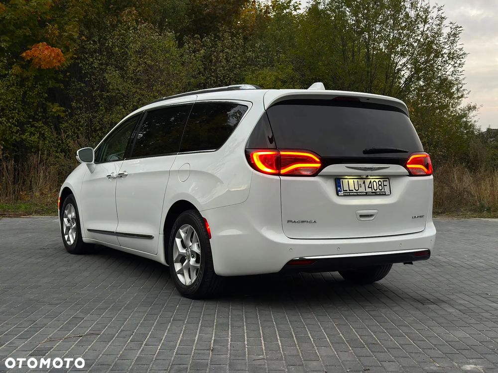 Chrysler Pacifica - 7