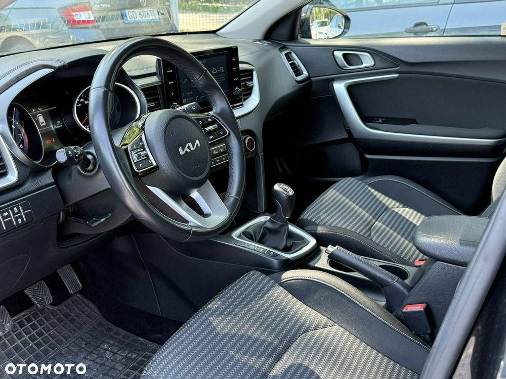 Kia Ceed - 10