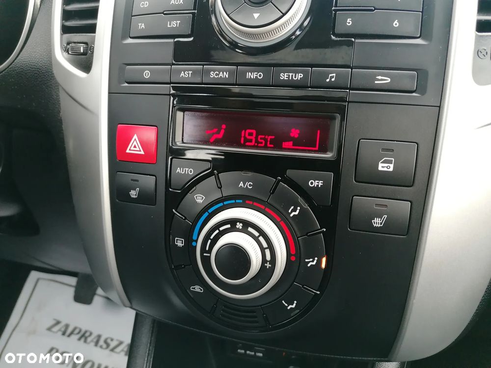 Kia Venga 1.6 CVVT Fifa World Cup Edition - 21