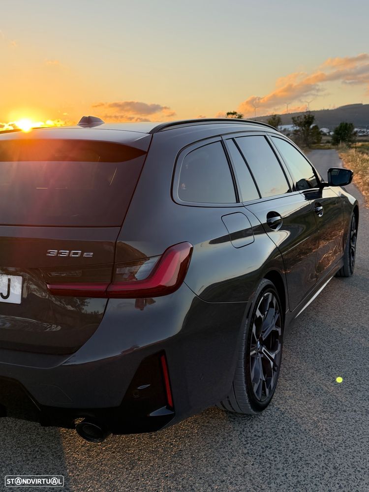 BMW 330 e Pack Desportivo M Pro Auto - 1
