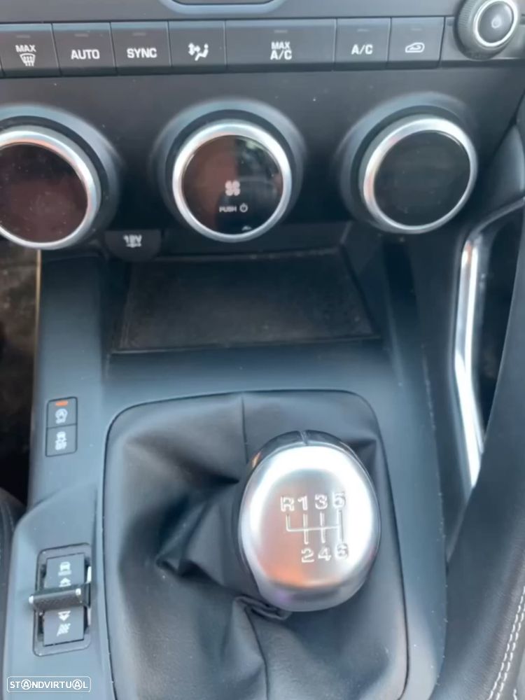 Jaguar E-Pace 2.0 i4D R-Dynamic S - 6