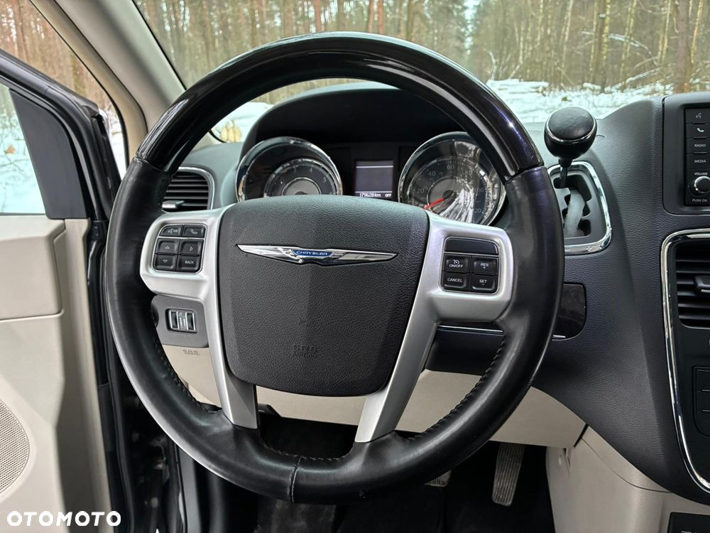 Chrysler Town & Country 3.6 Limited - 24