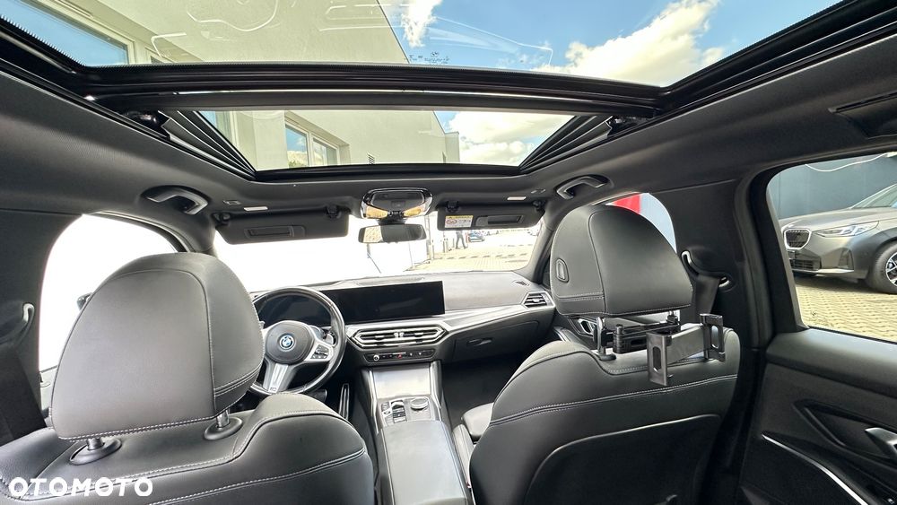 BMW Seria 3 330e M Sport - 11