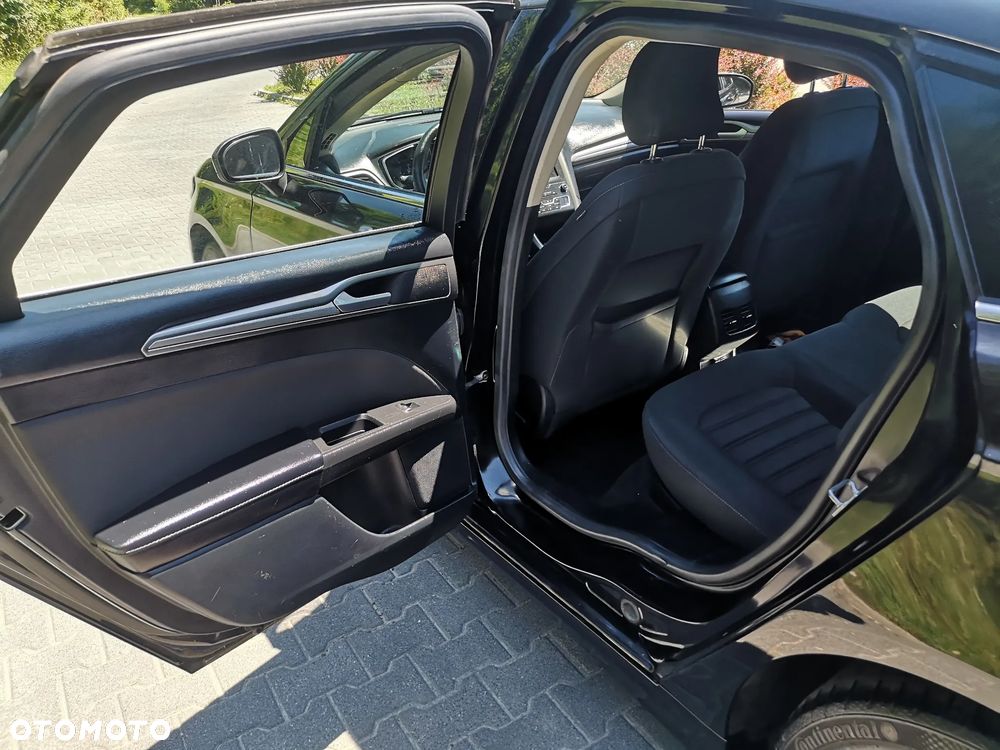 Ford Fusion - 25