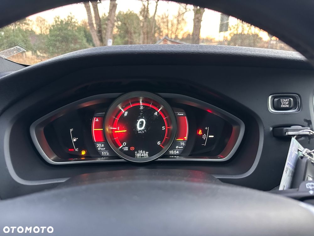 Volvo V40 D4 Drive-E R-Design Momentum - 19