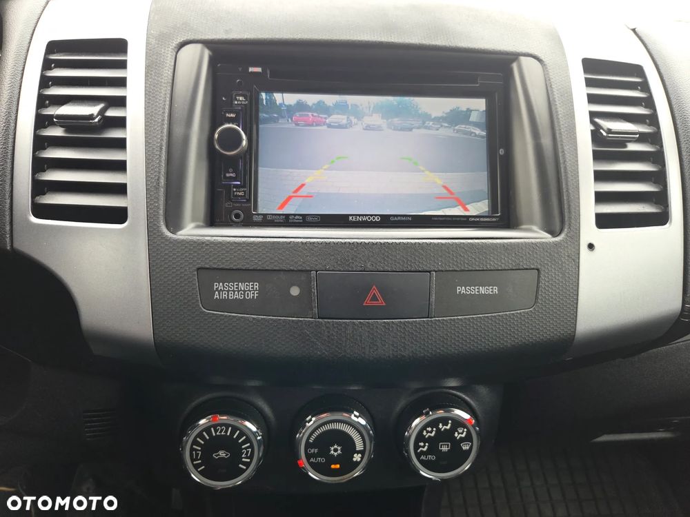 Mitsubishi Outlander 2.0 Intense 2WD - 25