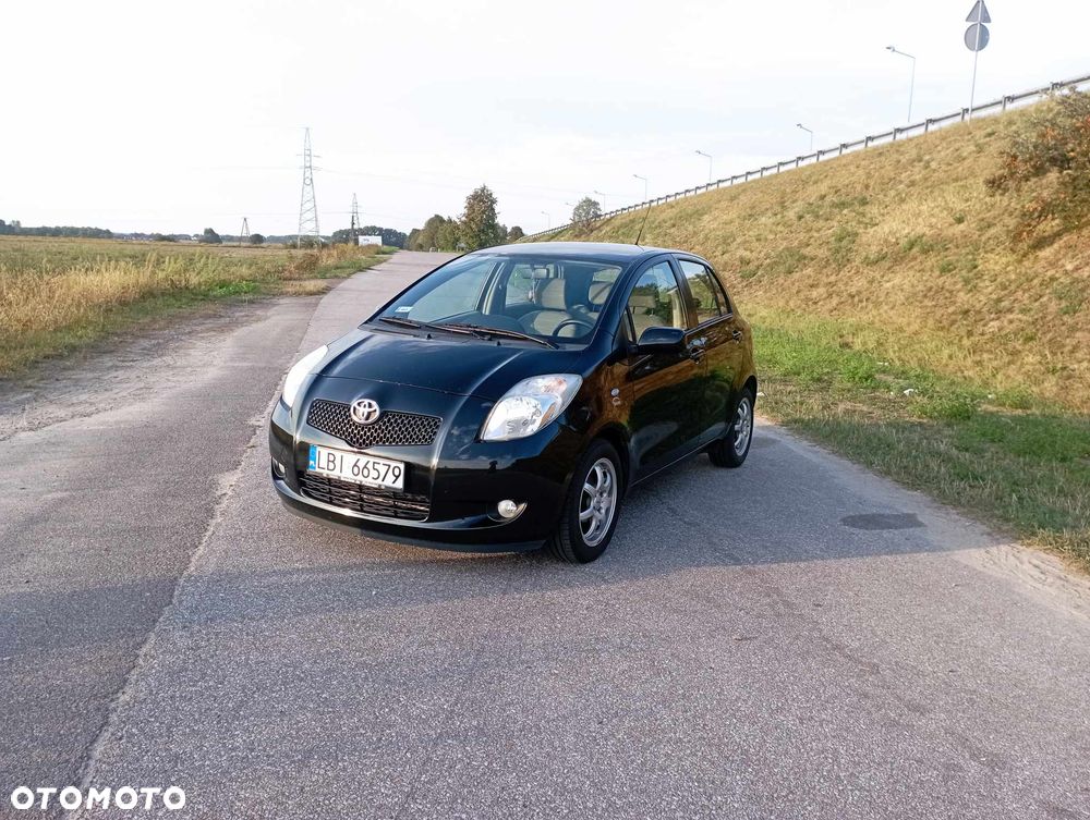 Toyota Yaris 1.3 Luna A/C - 2