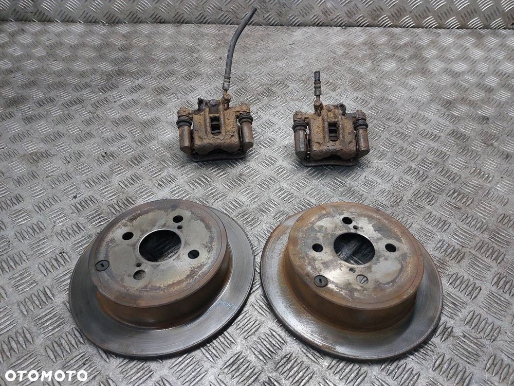 TARCZE HAMULCOWE TYŁ + ZACISKI TOYOTA COROLLA E12 1.6 16V - 1