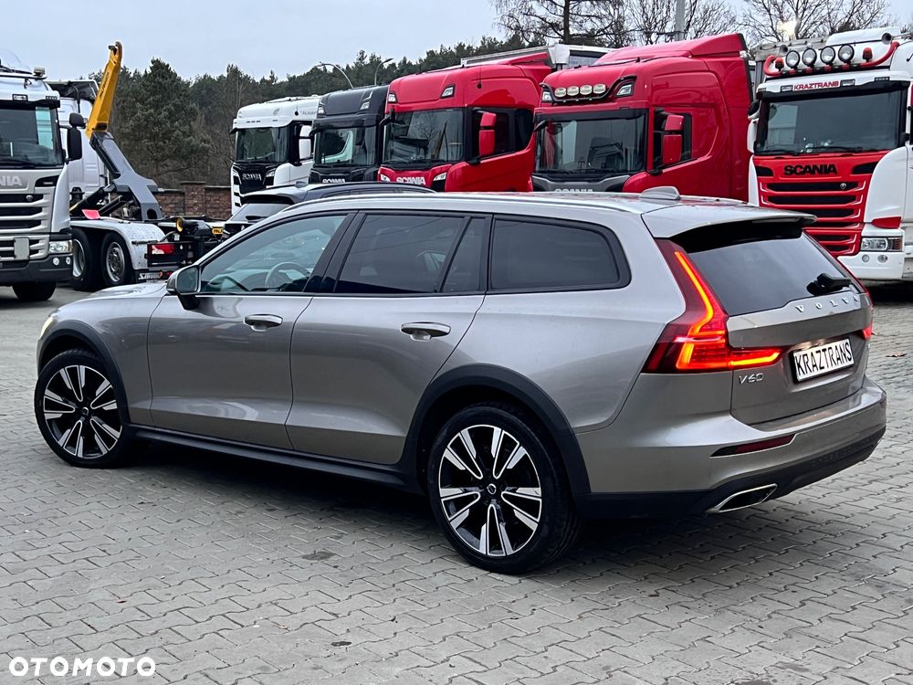 Volvo V60 Cross Country T5 AWD Geartronic Momentum Pro - 5
