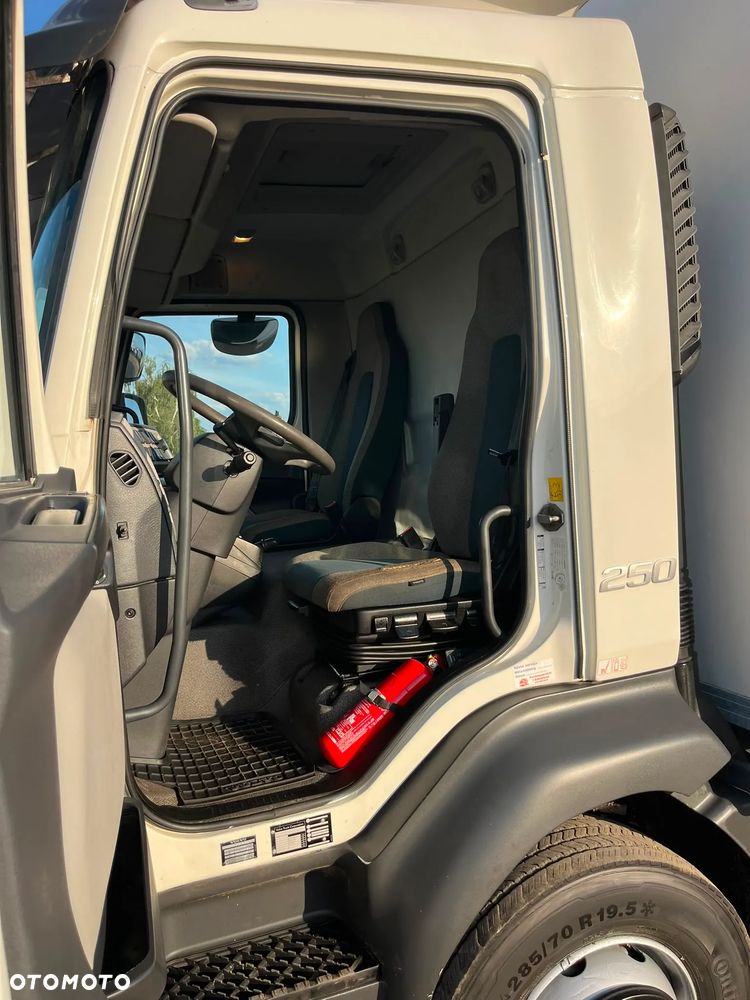Volvo Wynajem solówka izoterma z windą 4500 ZŁ MIESIĄC - 27