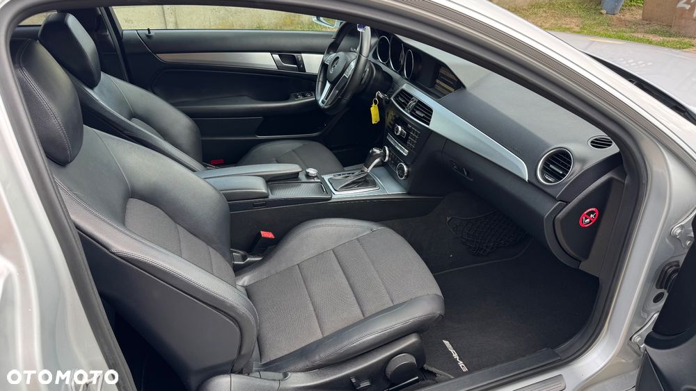Mercedes-Benz Klasa C 250 CGI BlueEff Sport - 32