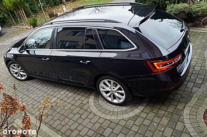 Skoda Superb 2.0 TDI DSG Sportline - 32