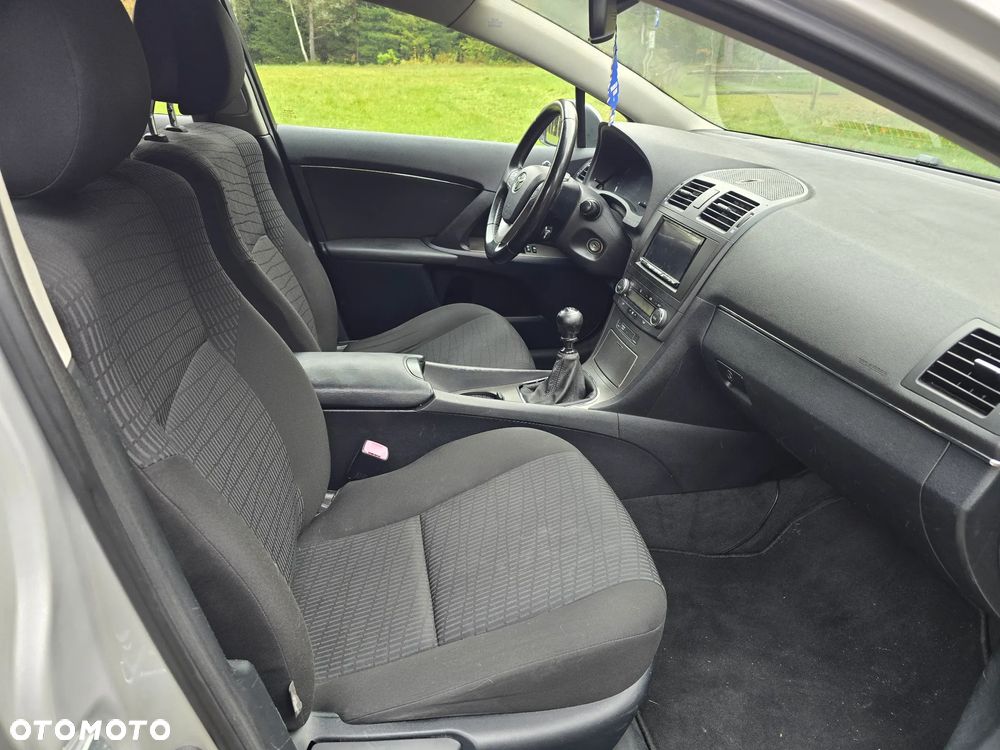 Toyota Avensis 2.0 D-4D - 12