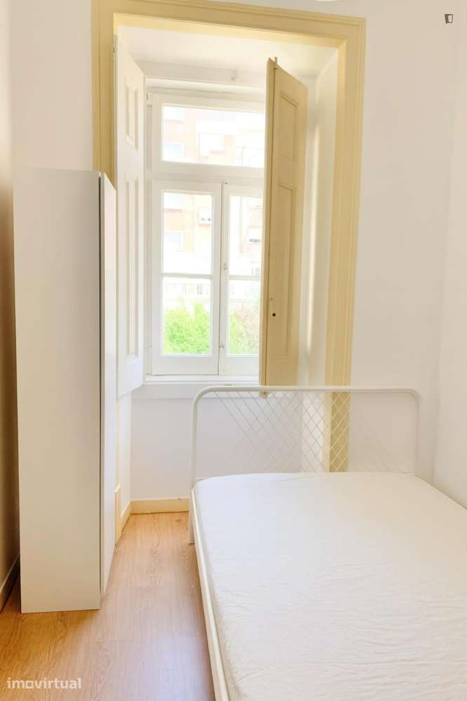 Quarto - localizado em Anjos Lisbon - Grande imagem: 4/27