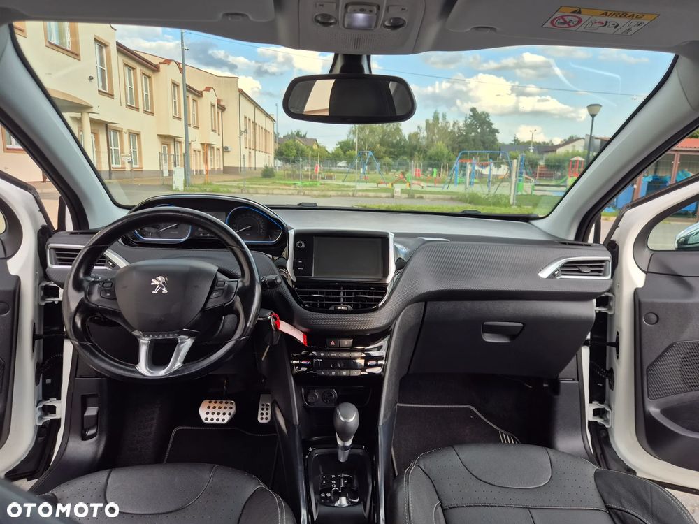 Peugeot 2008 1.2 Pure Tech Allure S&S EAT6 - 13