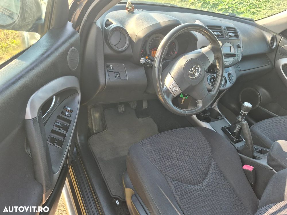 Toyota RAV4 - 7