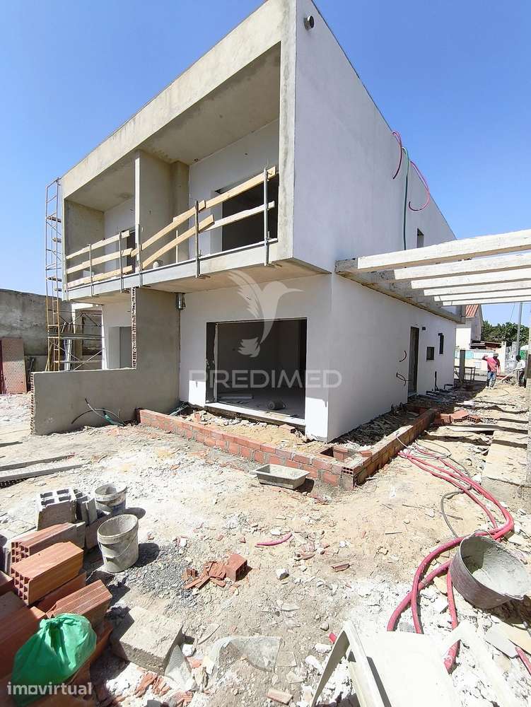 2 Suítes (20,31 e 17,51m2), Churrasqueira, Sala c/ Excelente exposi... - Grande imagem: 3/16
