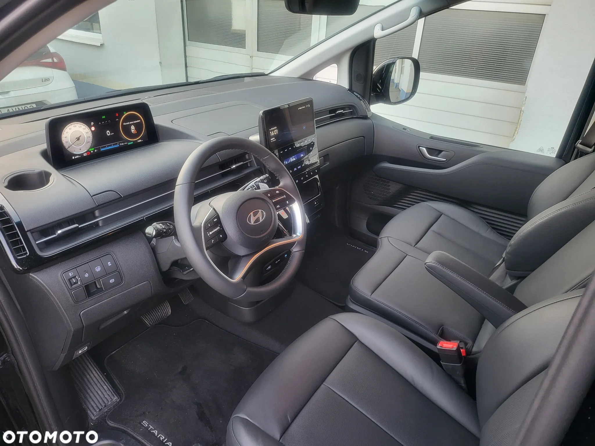 Hyundai Staria 1.6 T-GDI HEV Smart VIP - 14