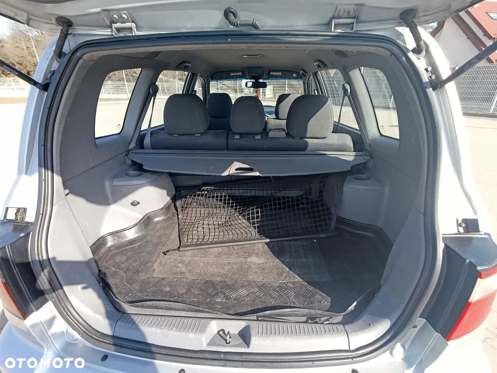 Kia Carens - 6