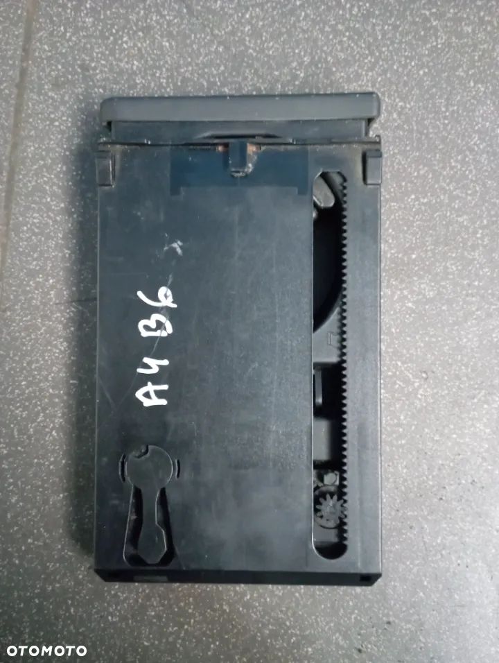 Uchwyt na kubek Audi A4 B6 - 3