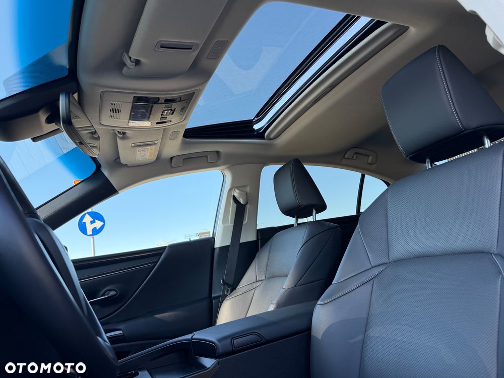 Lexus ES 300h Business Edition - 18