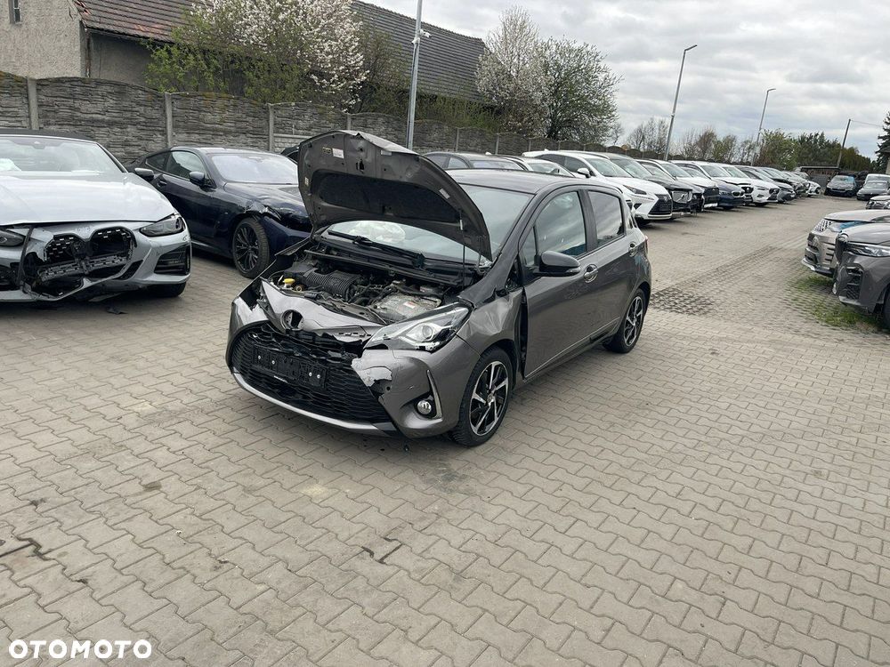 Toyota Yaris Hybrid 100 Selection Passion - 5
