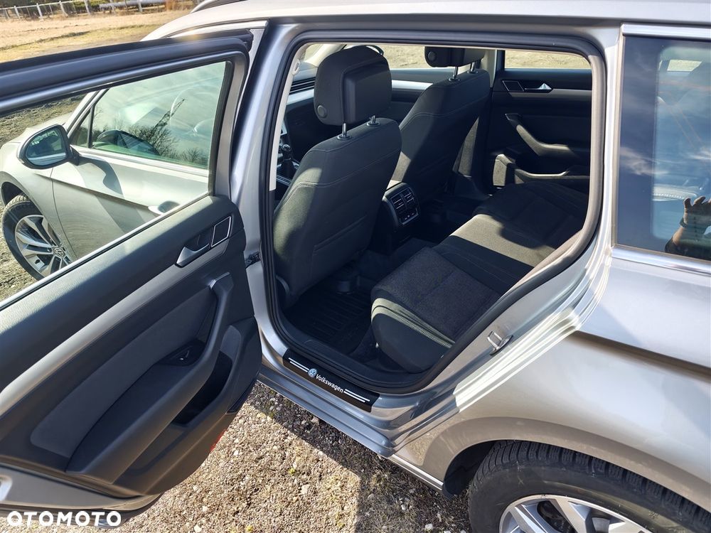 Volkswagen Passat - 32