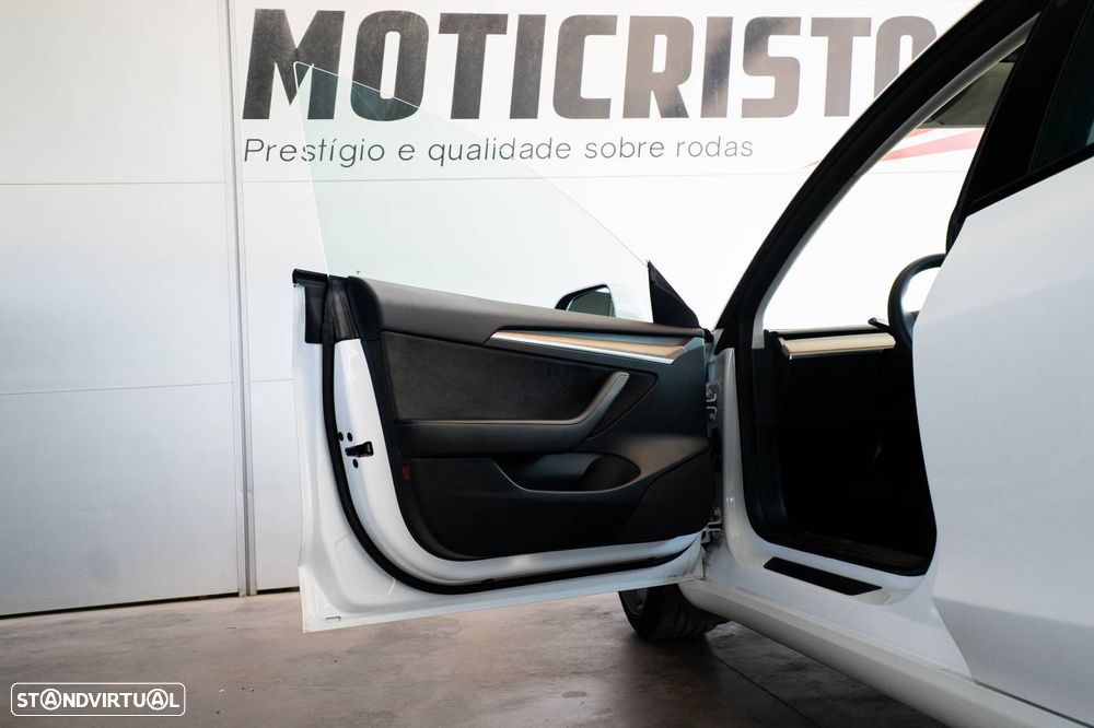 Tesla Model 3 - 12