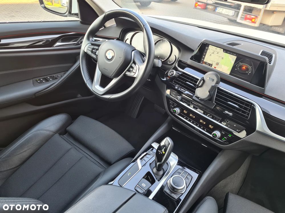 BMW Seria 5 520i Sport Line sport - 21