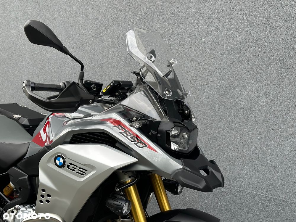 BMW F - 12