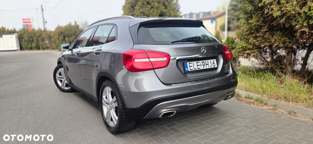 Mercedes-Benz GLA 250 7G-DCT StreetStyle - 11