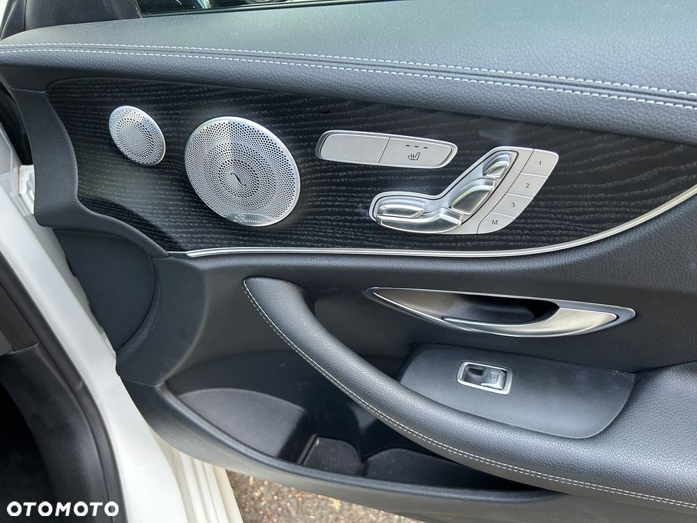 Mercedes-Benz Klasa E 220 d Coupe 4-Matic 9G-TRONIC - 33