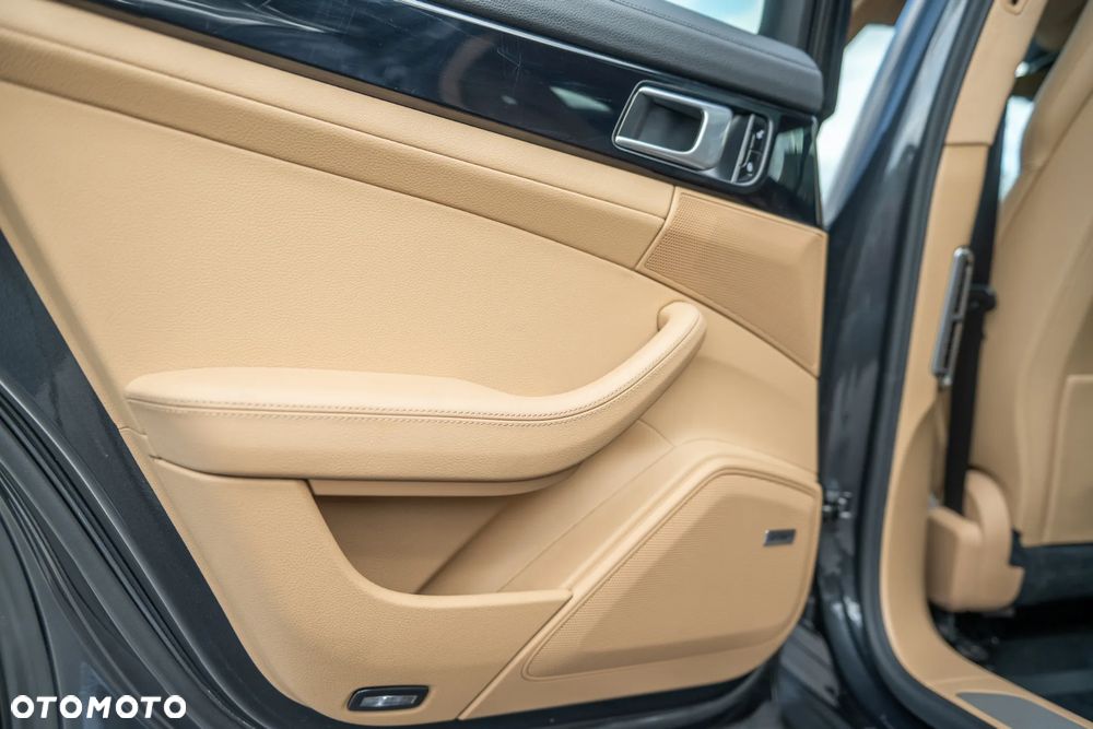 Porsche Panamera - 17