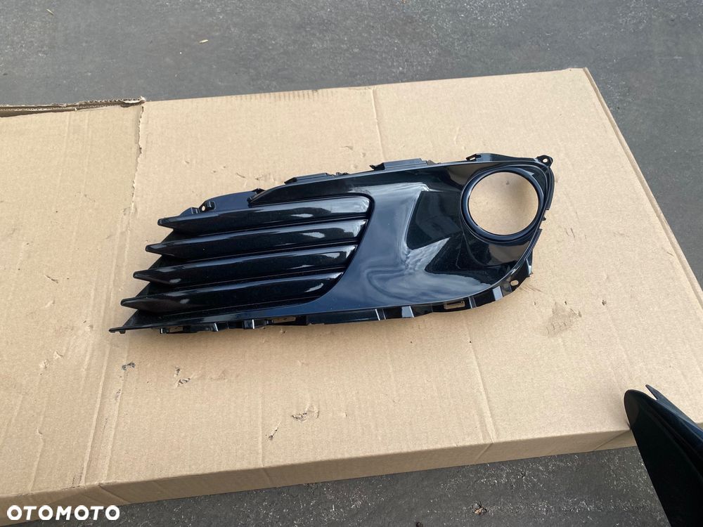 TOYOTA AURIS 2 II lift E180 E18 ORYGINALNA ! ! ! PRAWA KRATKA ZAŚLEPKA RAMKA OSŁONA OBUDOWA HALOGENU NA HALOGEN kratka zderzaka przedniego w zderzak przedni prawy przód 81481-02580 81481-02600 52030-02210 - 3