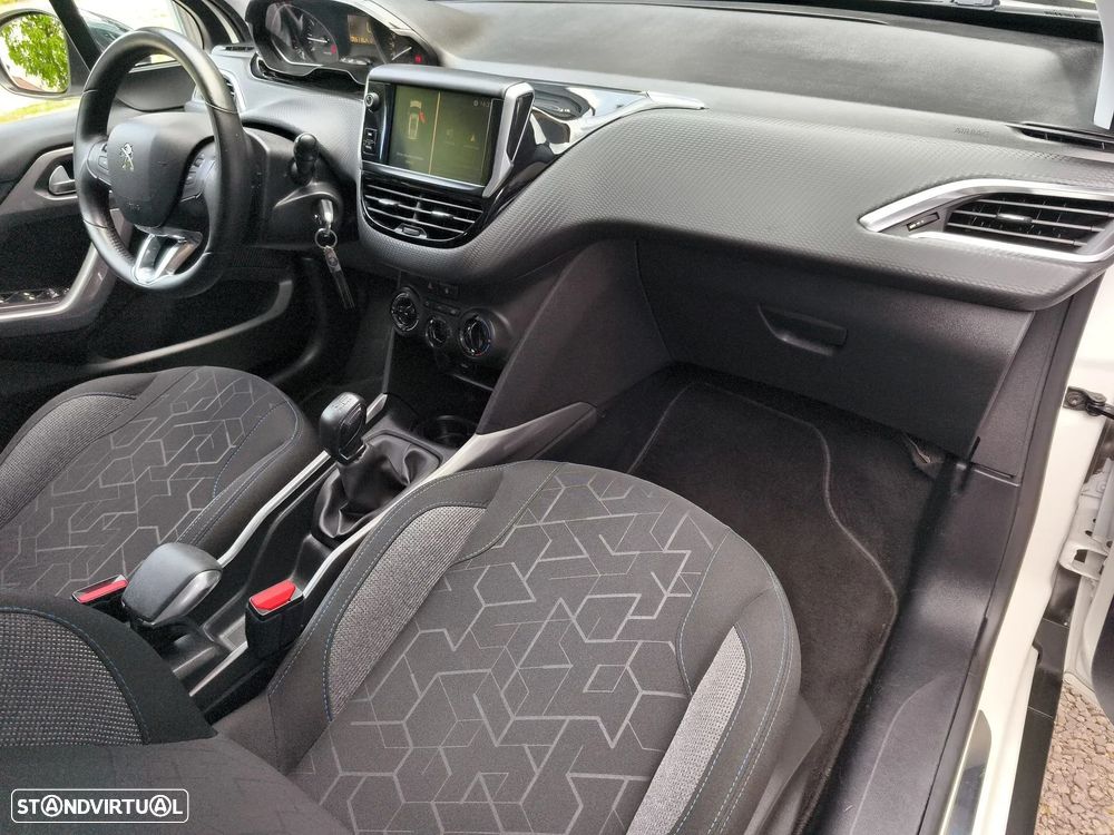Peugeot 2008 1.2 PureTech Style - 16
