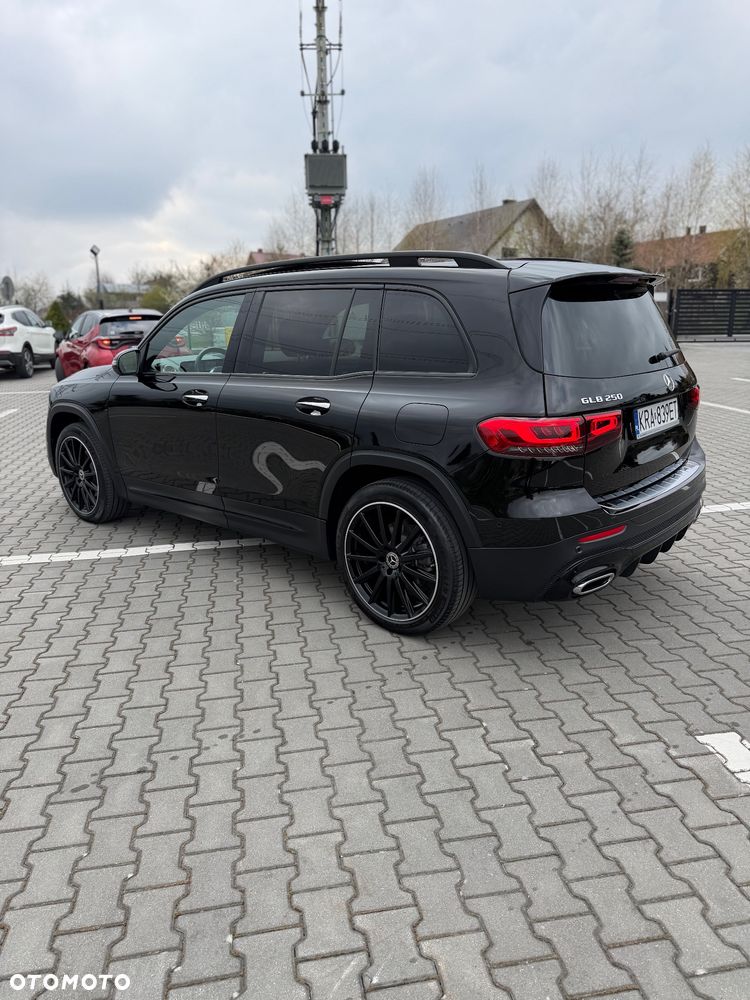 Mercedes-Benz GLB 250 8G-DCT AMG Line - 8