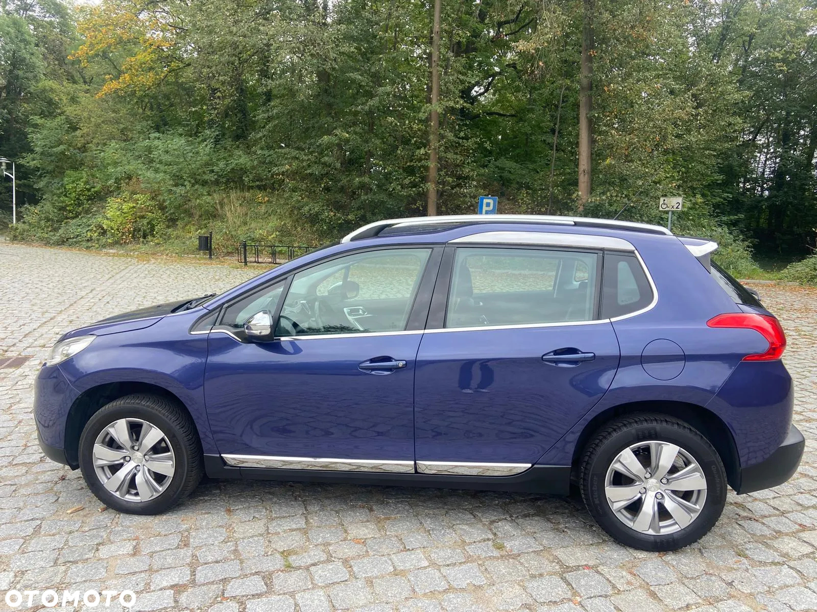 Peugeot 2008 1.2 Pure Tech Allure S&S - 8