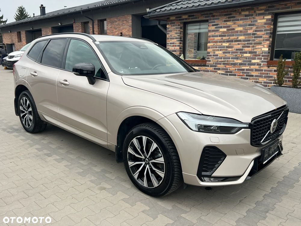 Volvo XC 60 B4 D AWD Plus Dark - 1