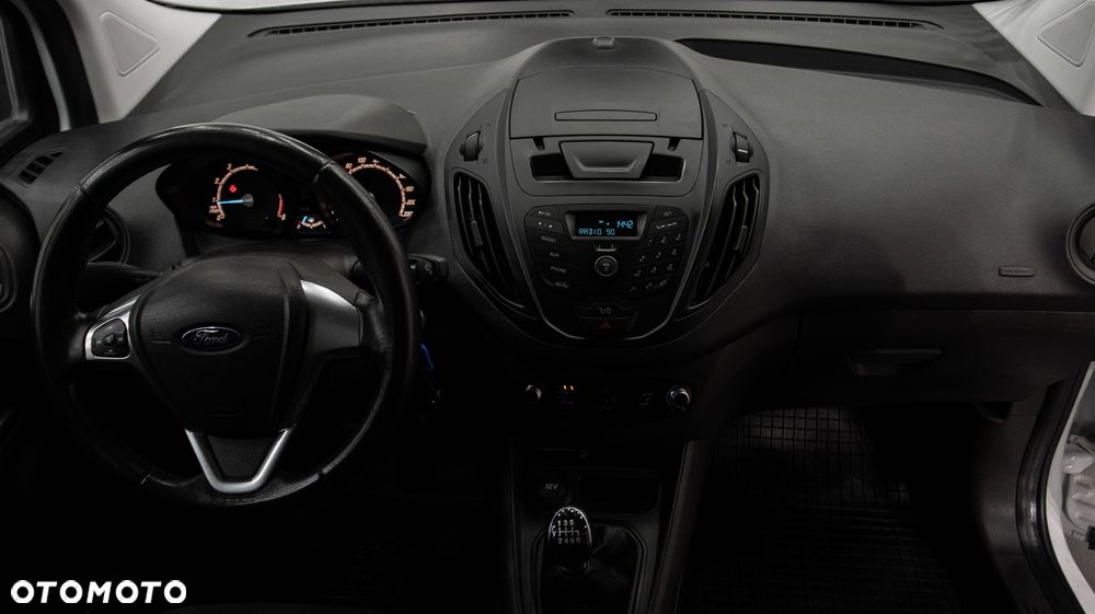 Ford Transit Courier - 17