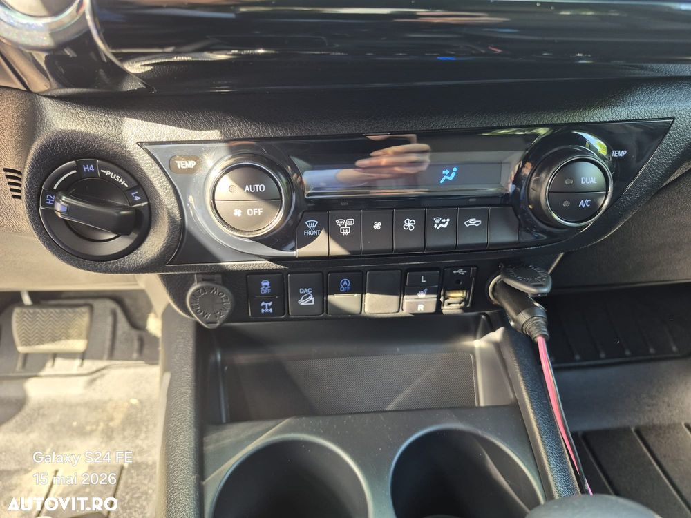 Toyota Hilux 2.8D 204CP 4x4 Double Cab AT Invincible - 3