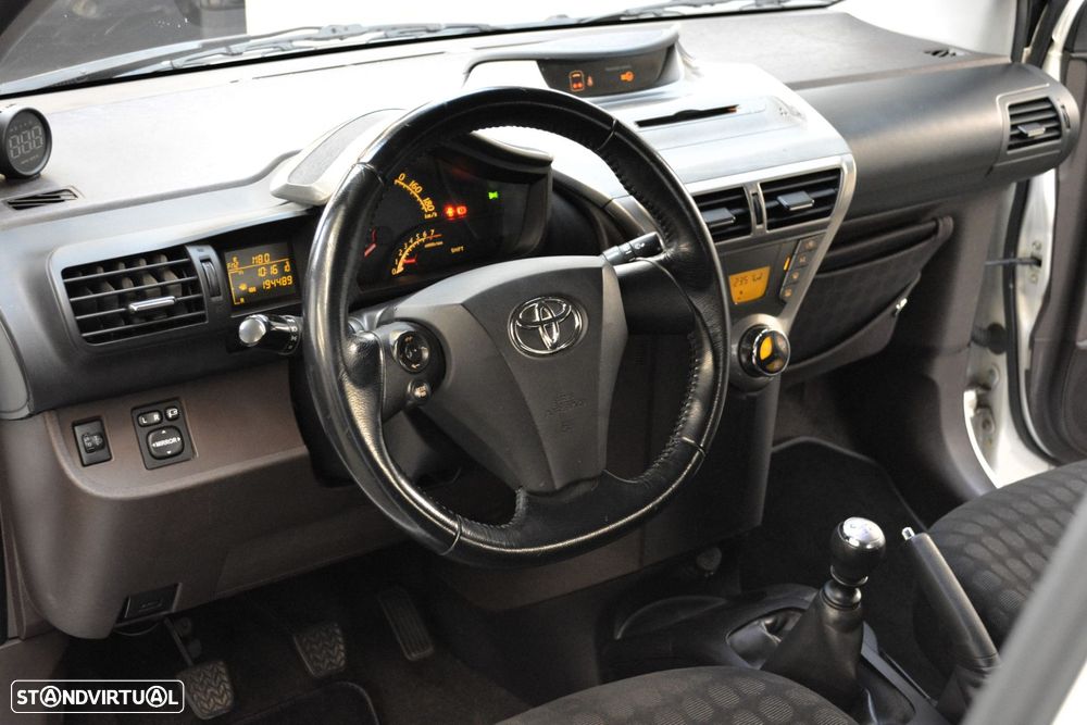 Toyota iQ 1.0 VVT-i Essential+AC - 5