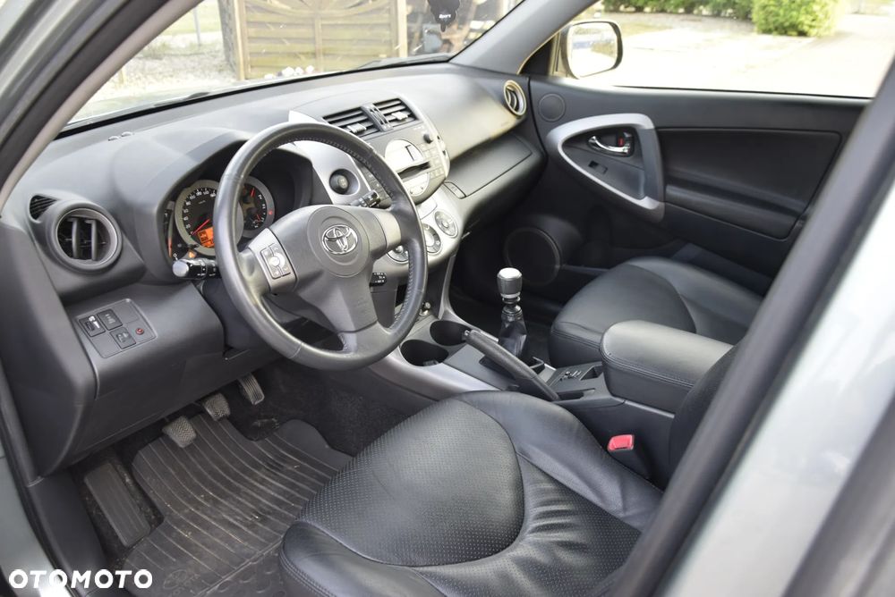 Toyota RAV4 2.2 D-4D Sol - 23