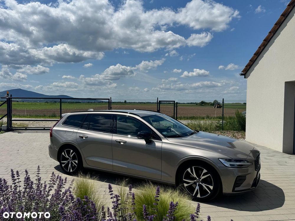 Volvo V60 B3 B R-Design - 5