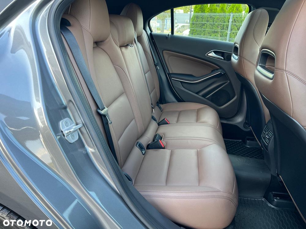 Mercedes-Benz Klasa A 250 4Matic 7G-DCT - 30