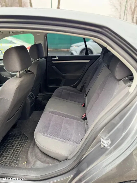 Volkswagen Jetta 1.6 Trendline - 8