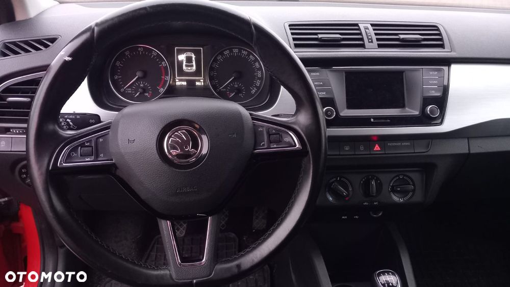 Skoda Fabia 1.0 MPI Cool Edition Red & Grey - 5