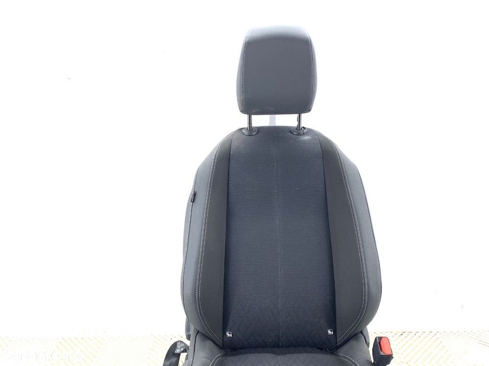 FOTEL PRAWY PRZÓD  OPEL CORSA F 2019 - 2022 1.2 (68) 74 kW [101 KM] benzyna 2019 - 2022 - 2