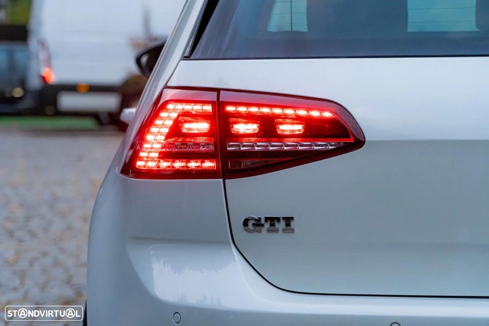 VW Golf - 13